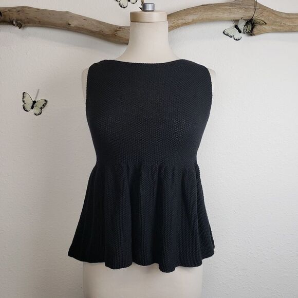 Zara Tops - Zara knit peplum sleeveless knit with gold zipper